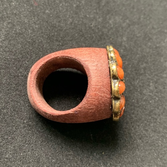 Vintage Wooden Flower Ring - Picture 3 of 3